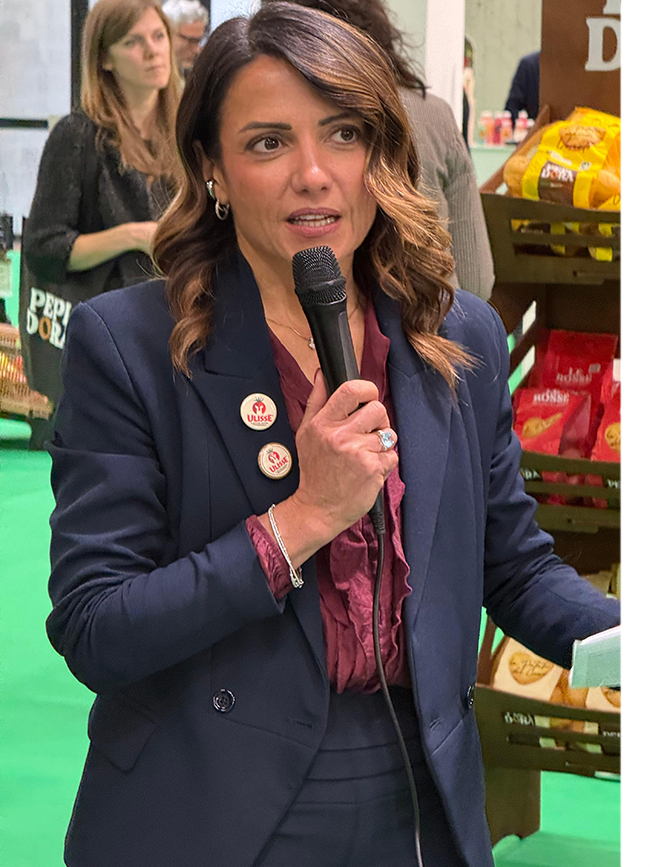 Claudia Iannarella Elle